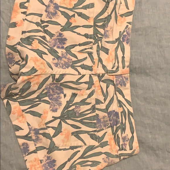 Floral jean shorts -FC jeans -size 8 - Picture 2 of 4